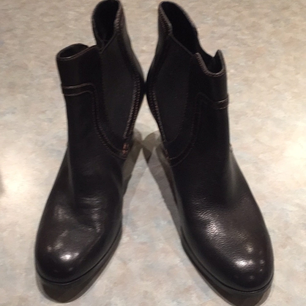 Naturalizer black boots